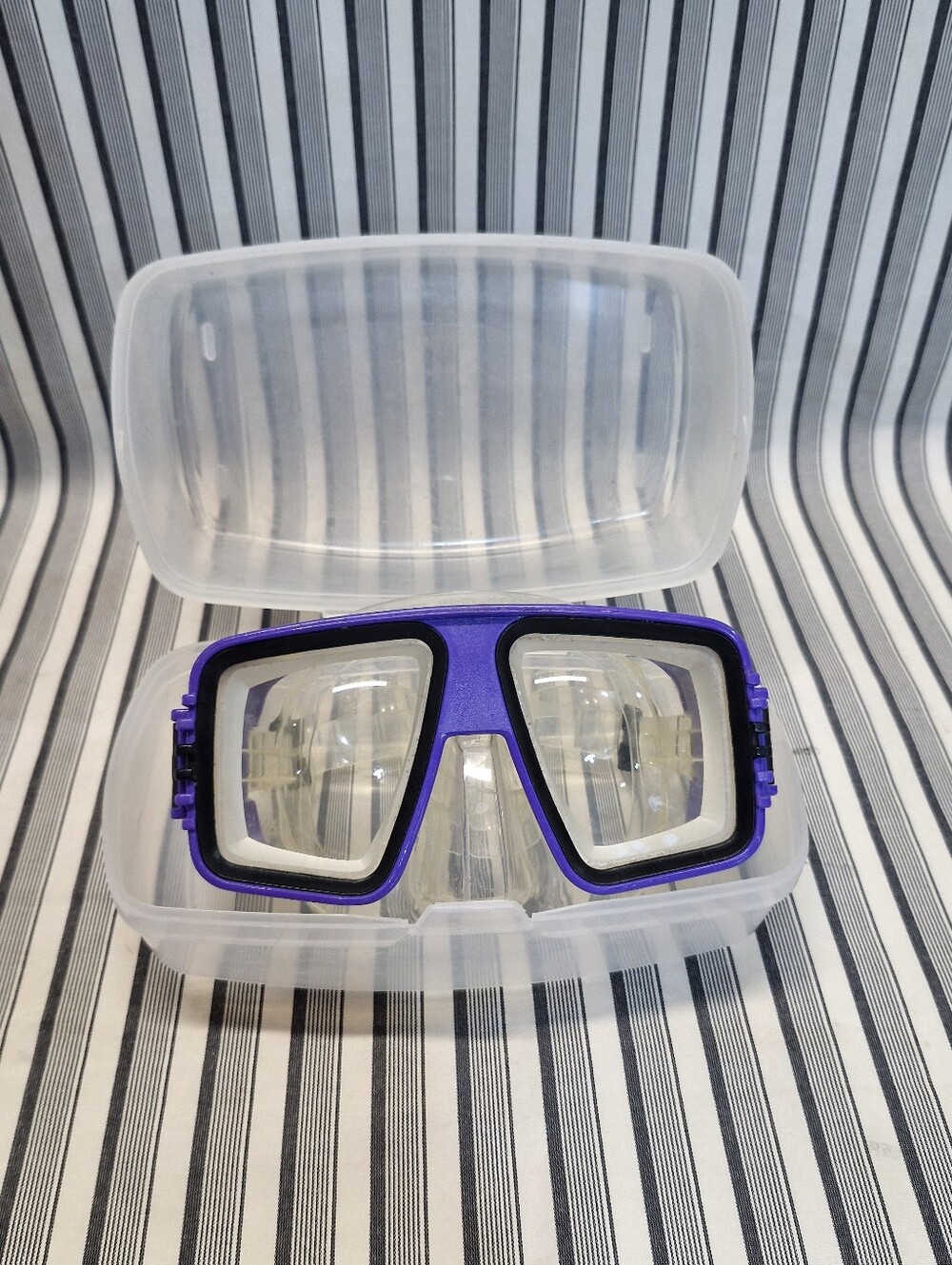 US Divers Hawaii 2 Snorkeling Diving Mask Purple Clear Adult w/ Storage Case